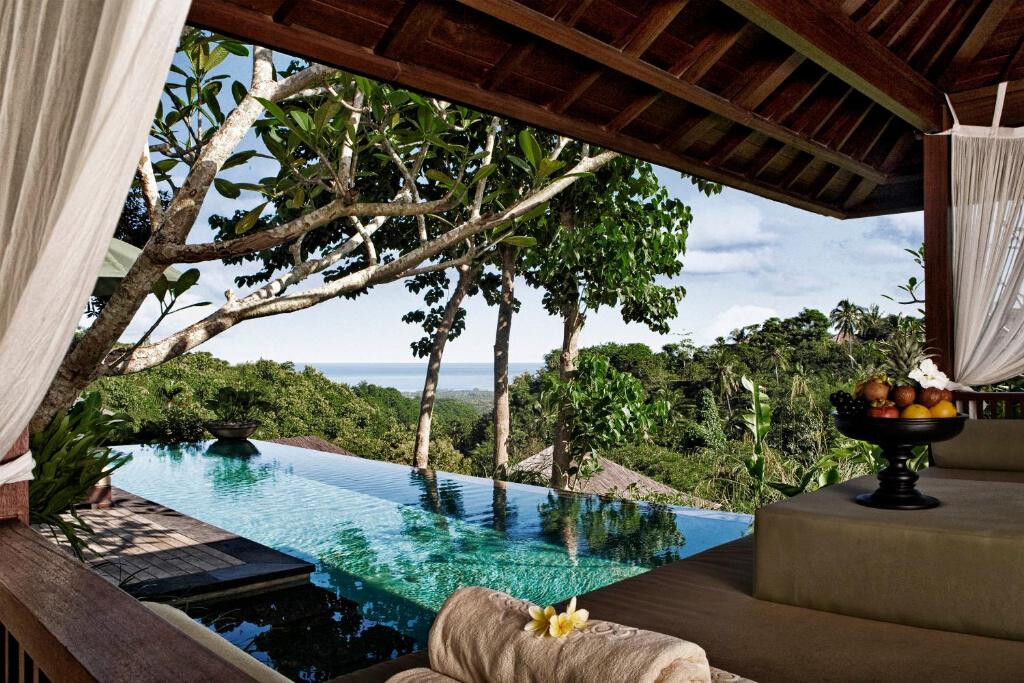 Лучшие отели в Ловине