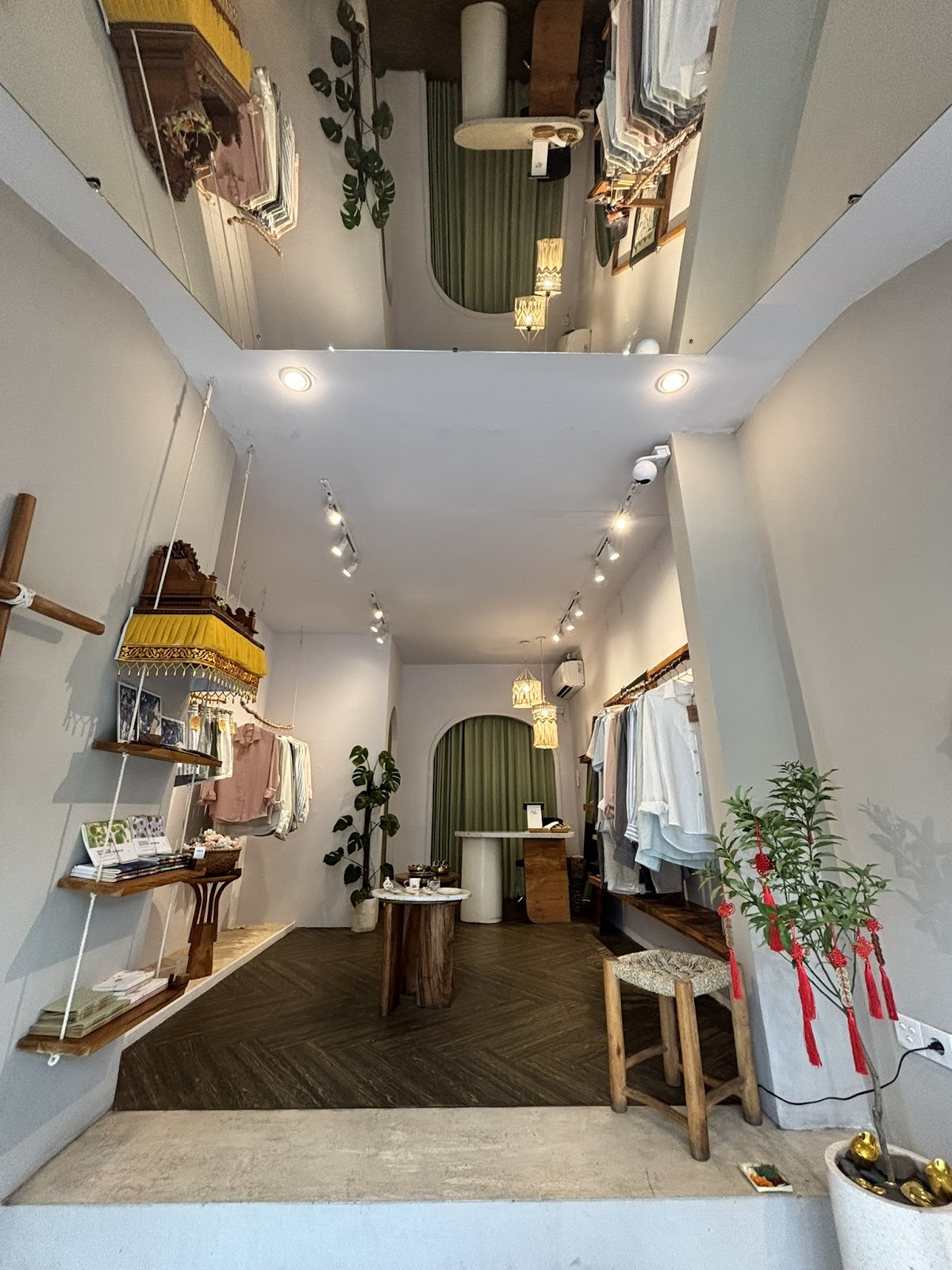 Travel Girl Boutique - trvlgrl