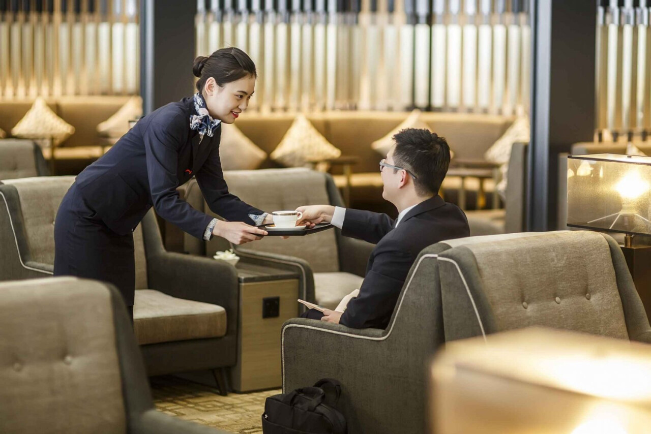 Пересадка в Китае: как бесплатно попасть в бизнес-зал China Eastern Airlines или получить отель