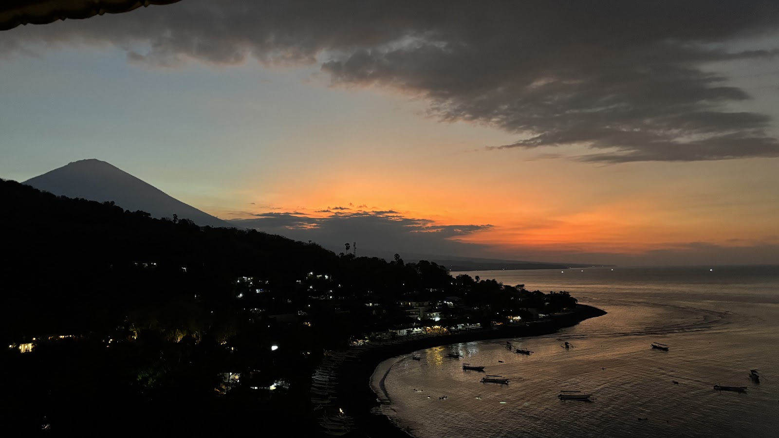 Joli Best View Cafe
