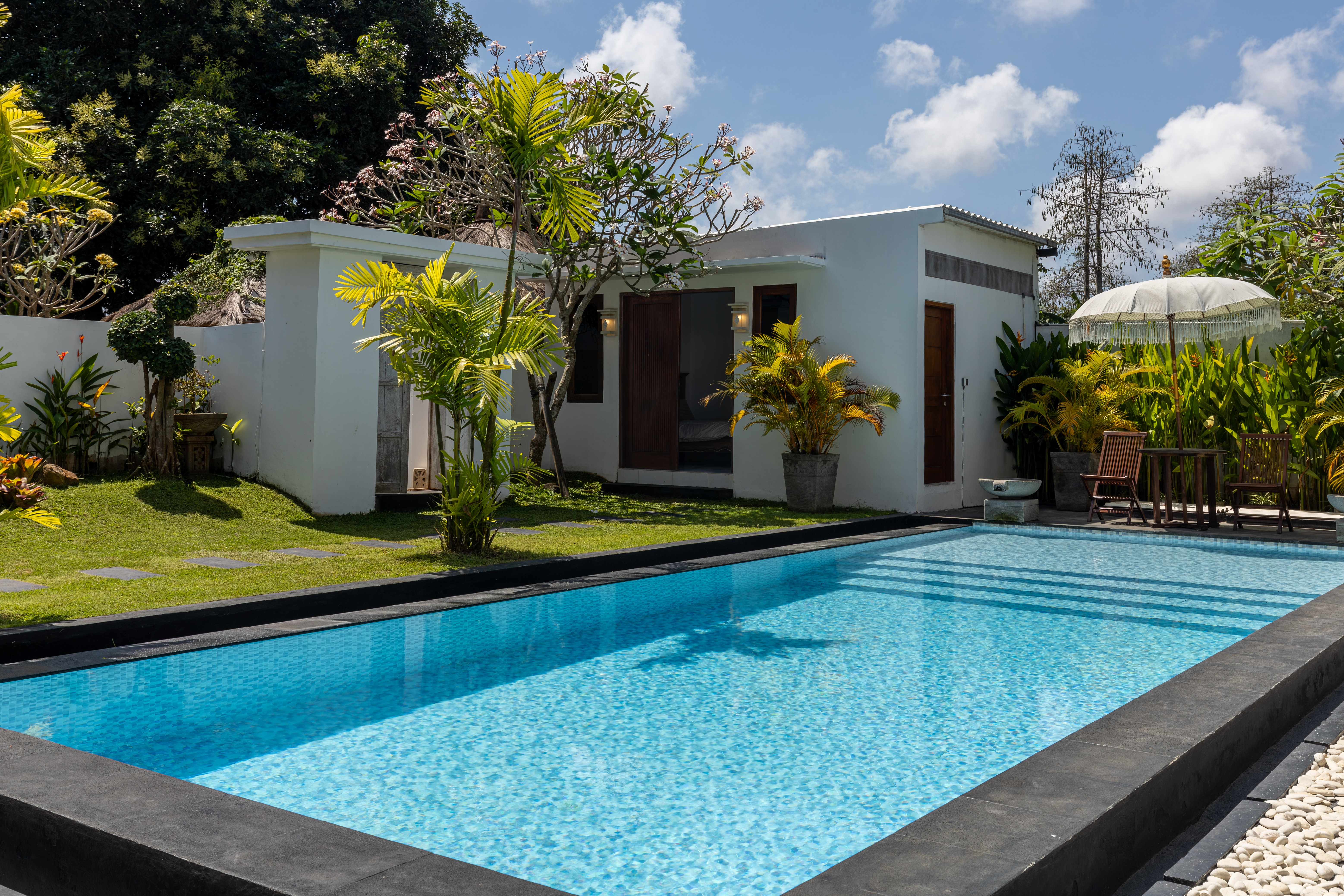 Вилла : люкс с частным бассейном Джимбаран 300м² 4 и более спален