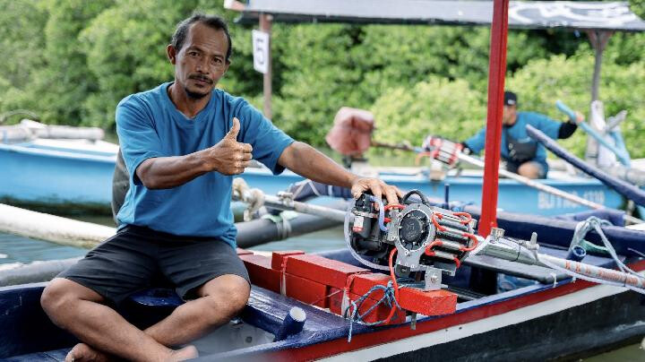 Рыбаки на Бали пересаживаются на электролодки