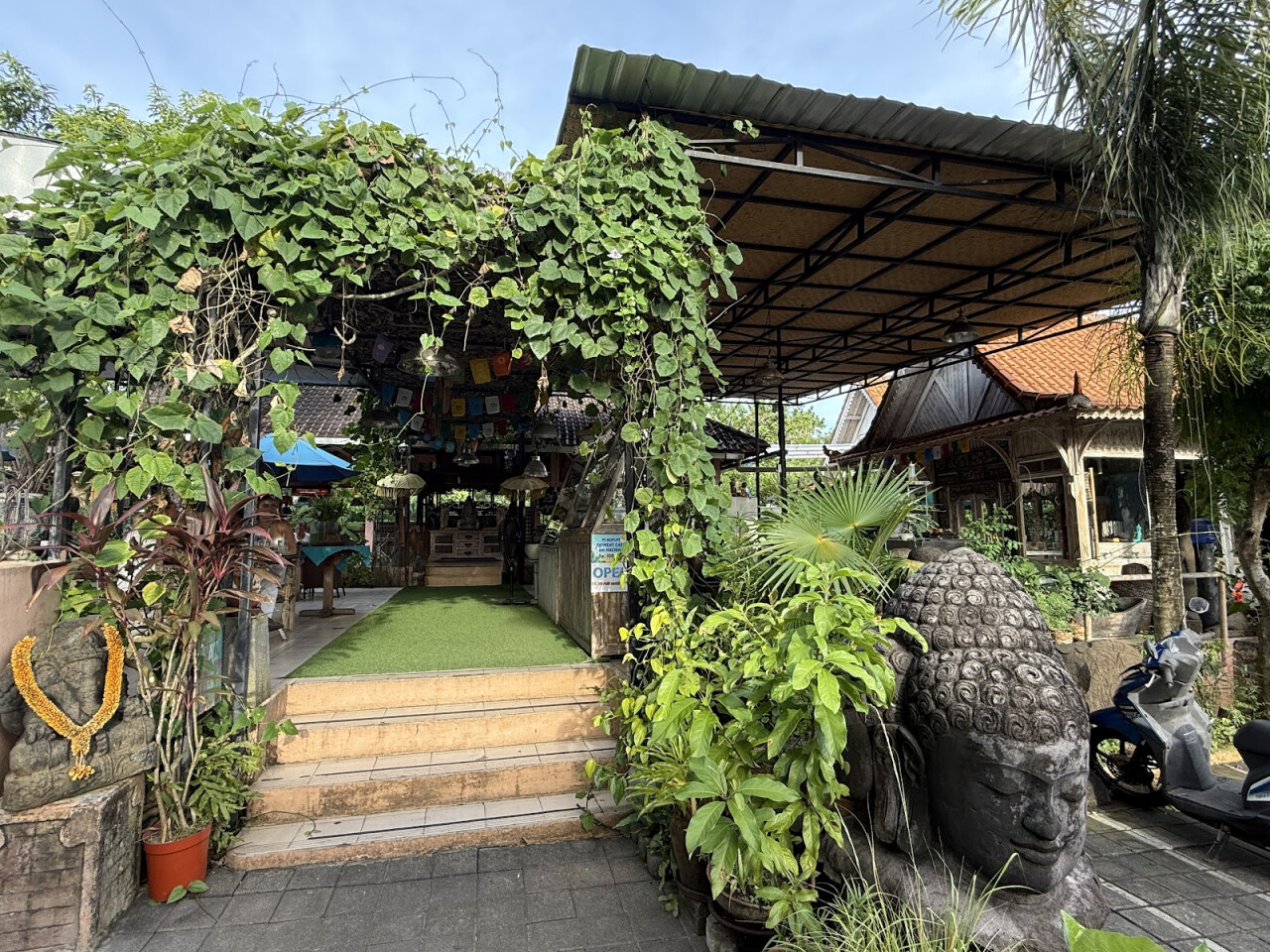Yeye's Warung & Gift Shop