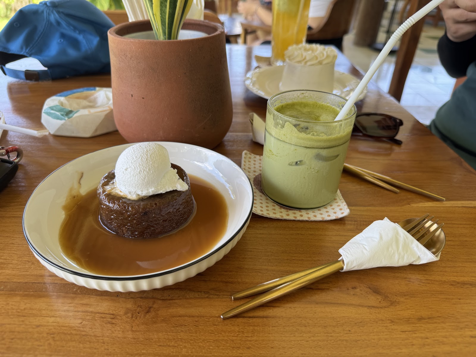 Mamada's Cafe & Bakery