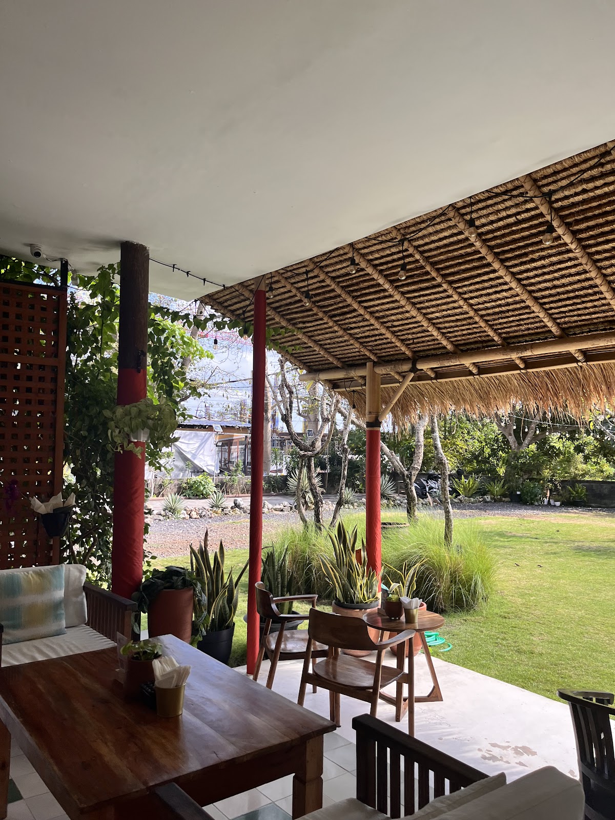 Mamada's Cafe & Bakery