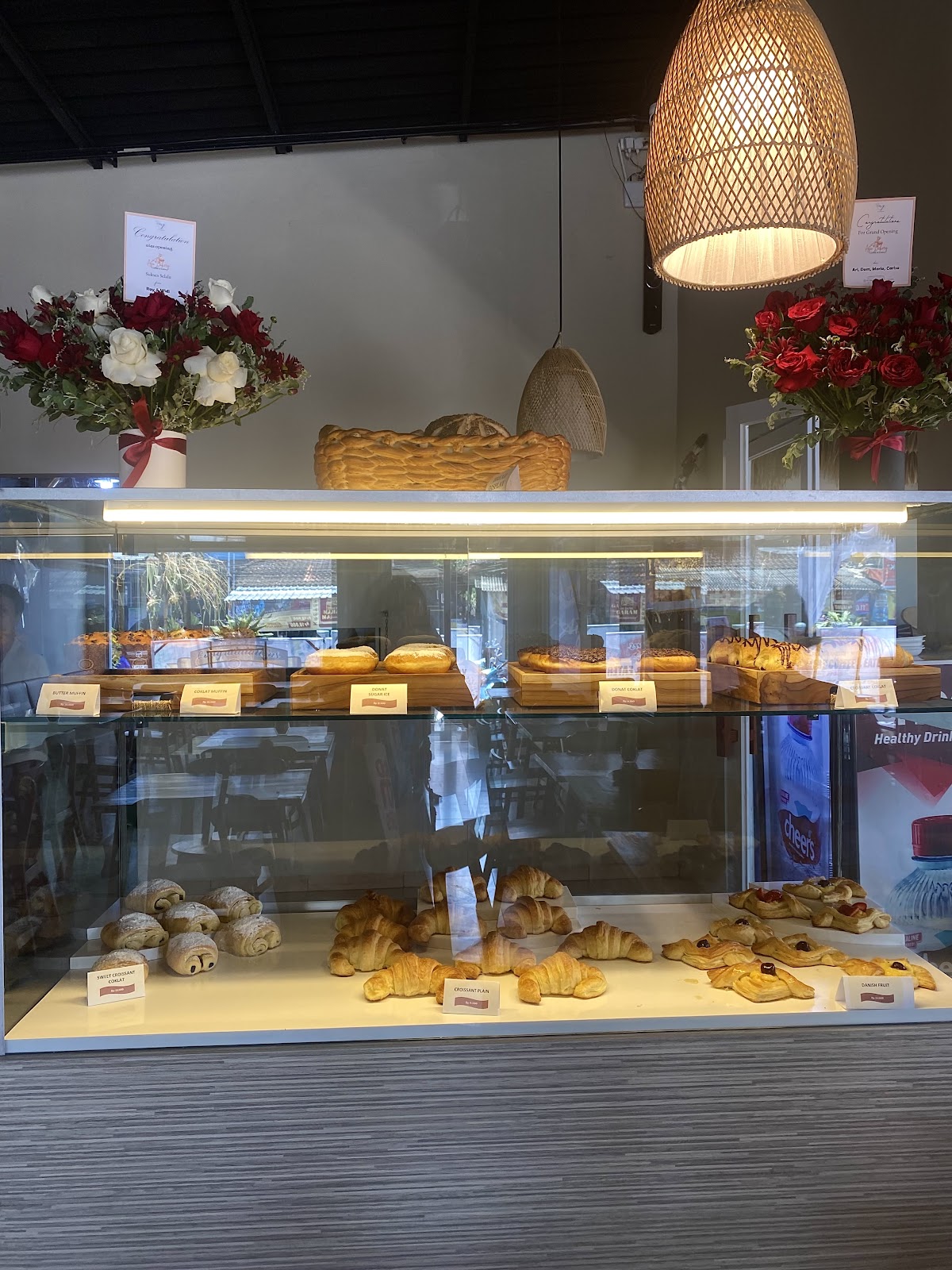 Ayu Bakery Coffee & Eatery