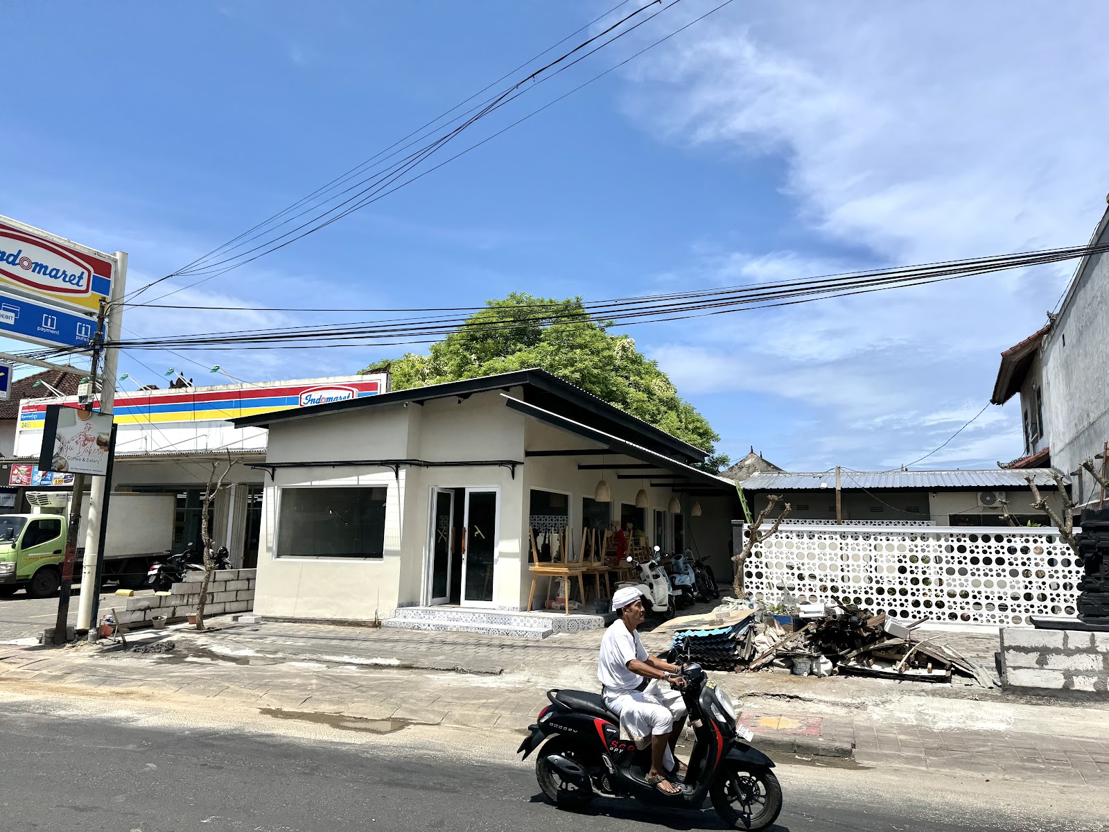 Ayu Bakery Coffee & Eatery