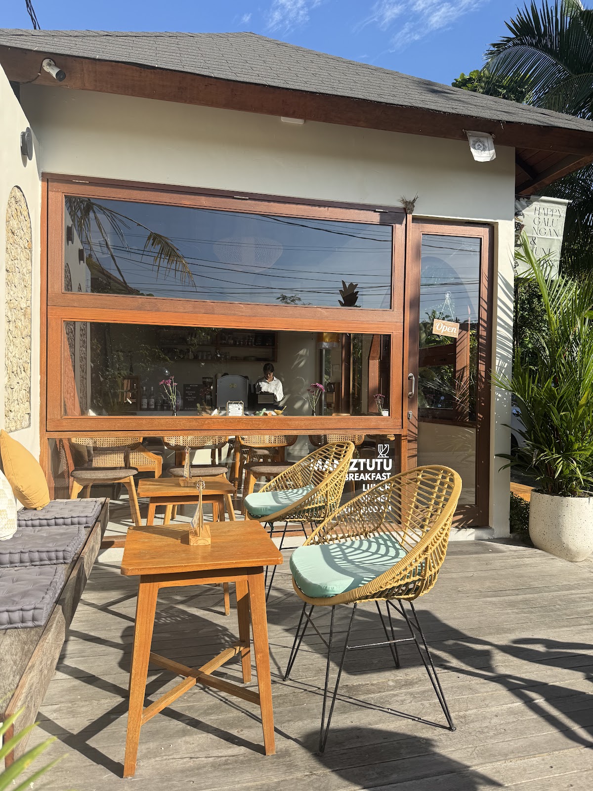 Maniztutu Coffee & Eatery