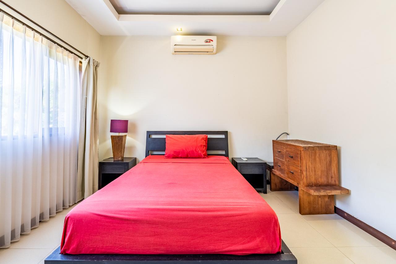 Вилла в нескольких минутах от пляжа Санур 400м² 4 и более спален