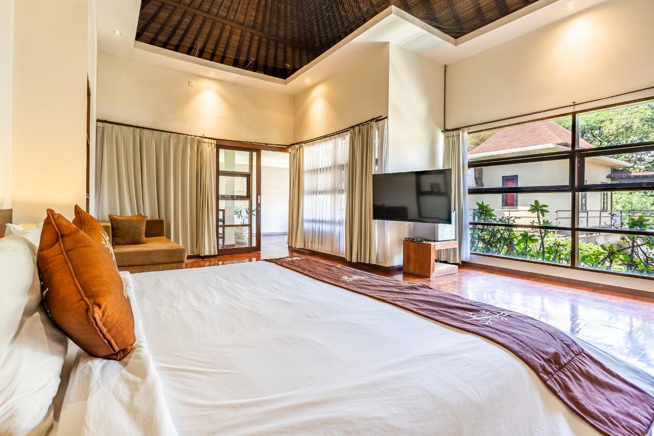 Вилла в нескольких минутах от пляжа Санур 400м² 4 и более спален