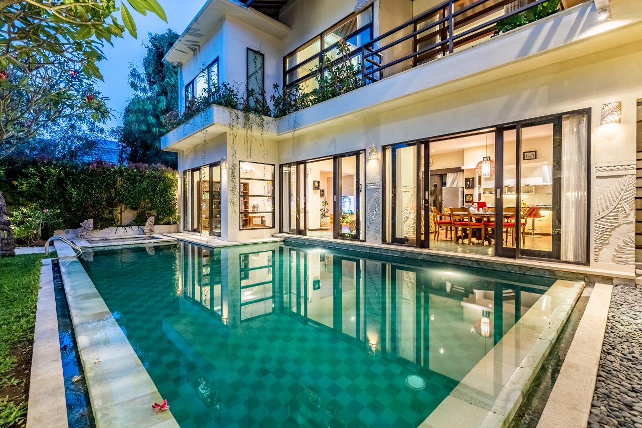 Вилла в нескольких минутах от пляжа Санур 400м² 4 и более спален