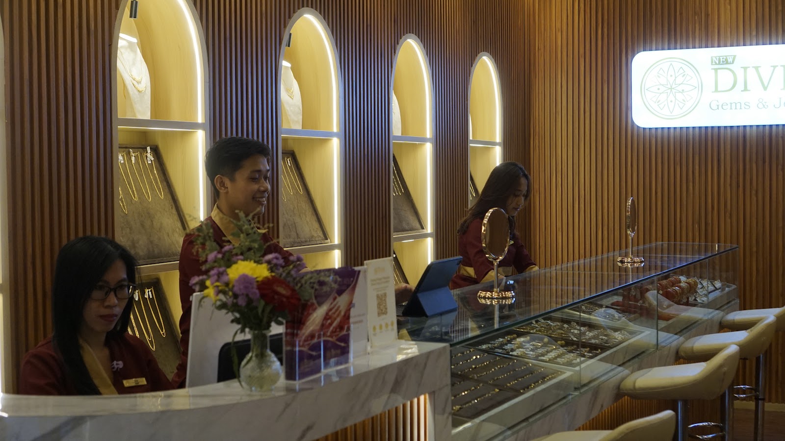 New Divine Gems and Jewellery