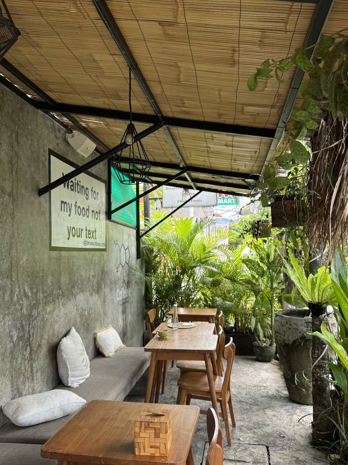 CAFFEINE Brunch Cafe, CANGGU (All day breakfast)