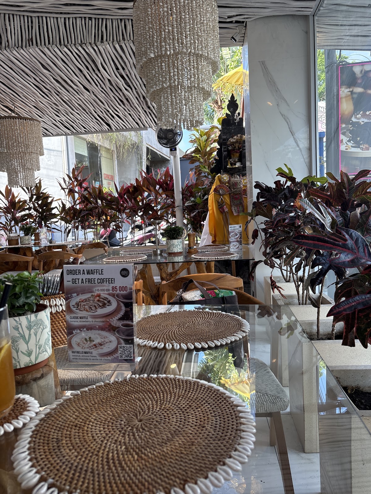 To The Moon cafe Umalas