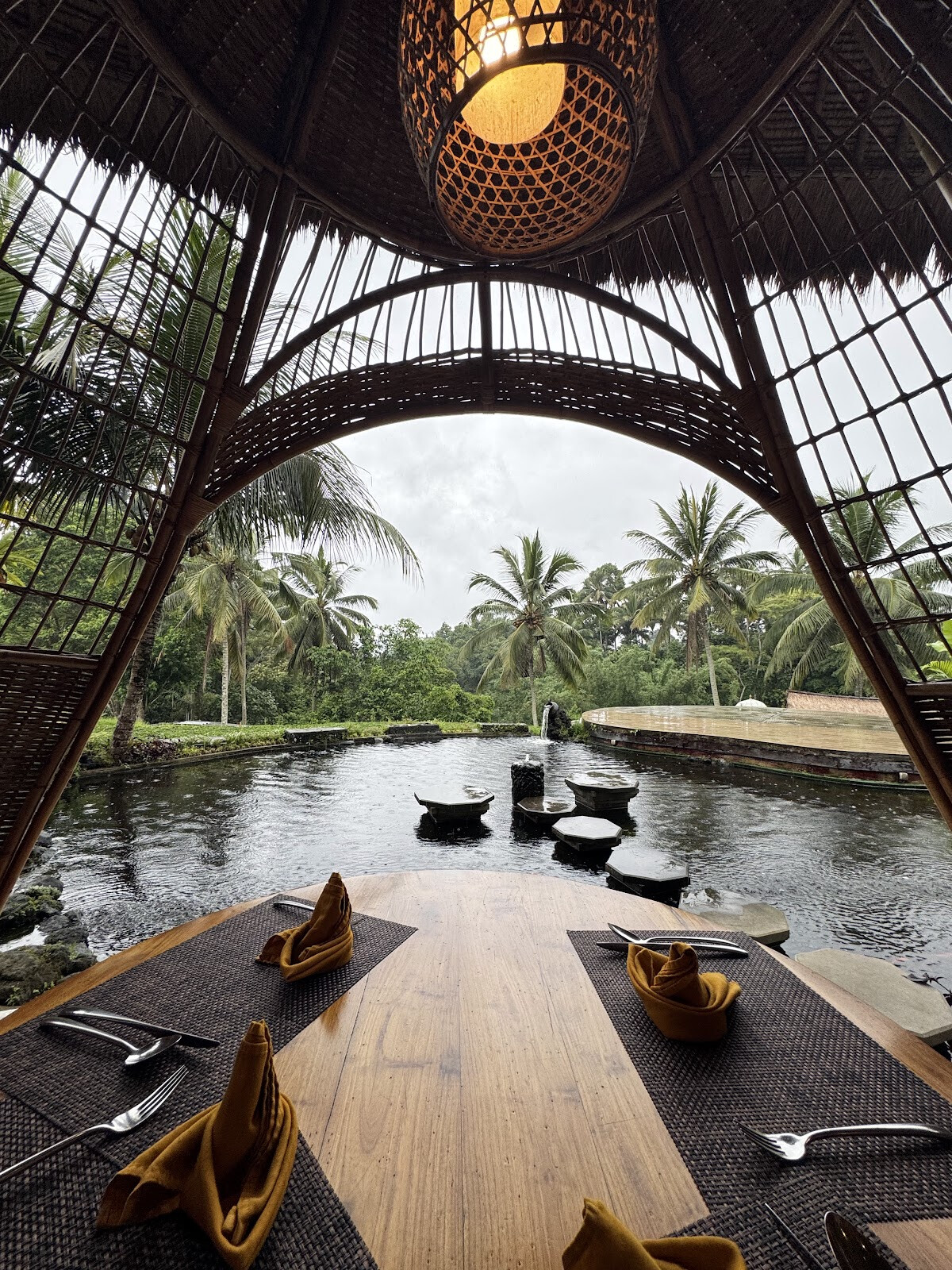 Tebasari Resto, Bar & Lounge