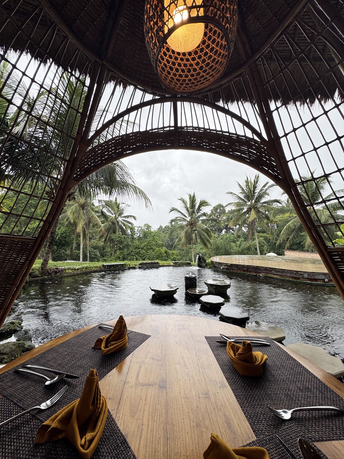 Tebasari Resto, Bar & Lounge