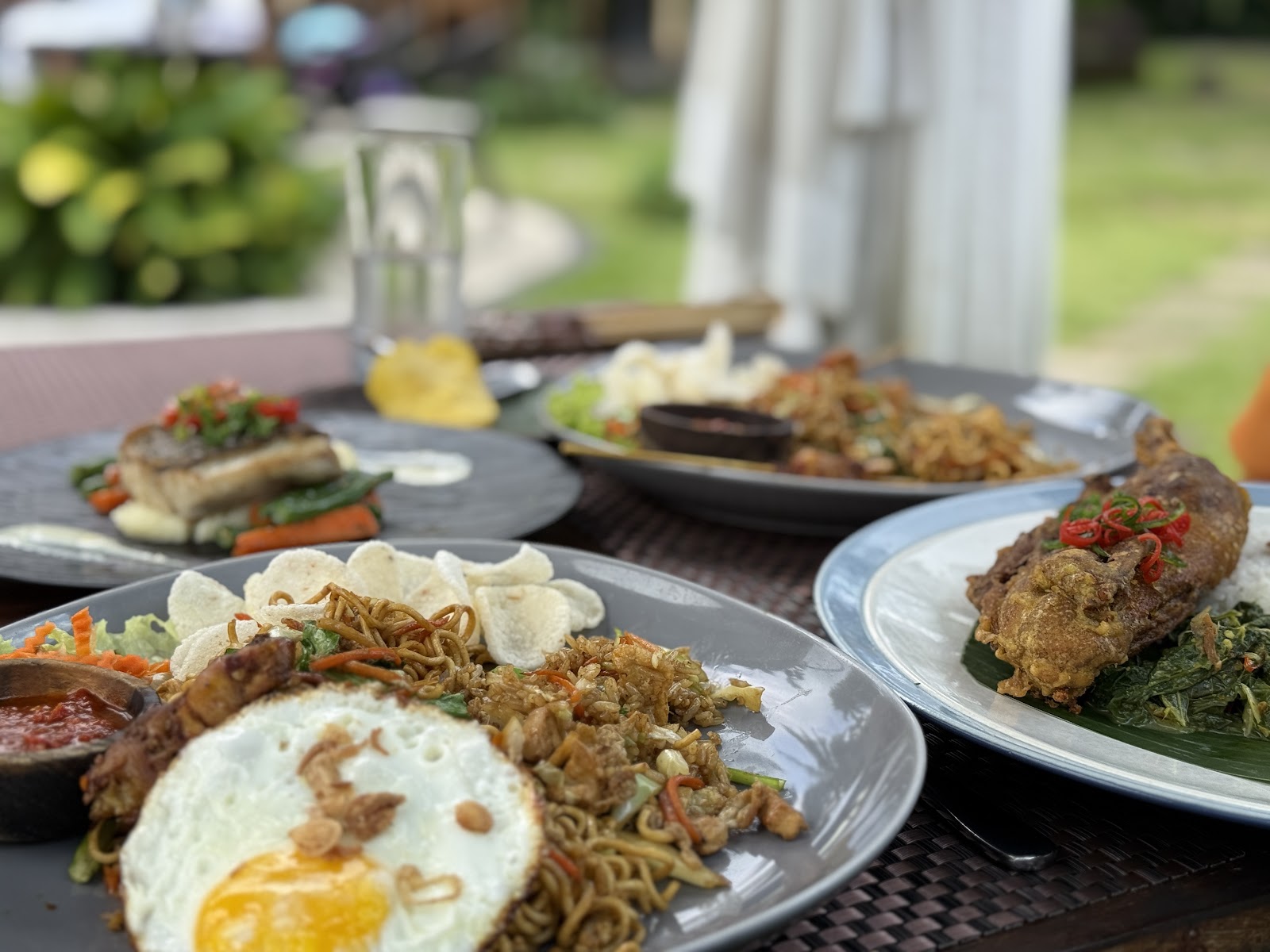 THE KAWI RESTO POOL AND BAR