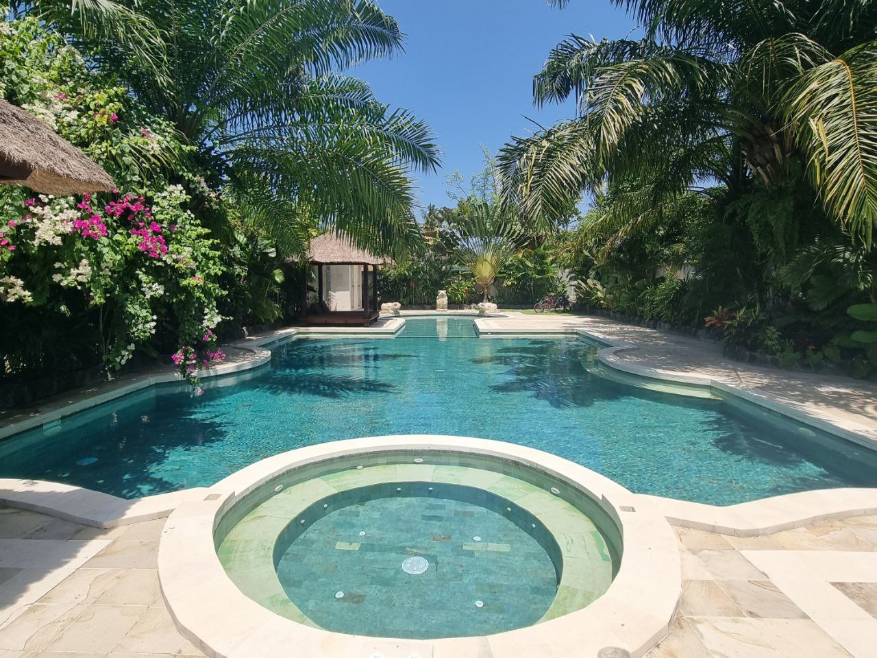 Вилла стильная Убуд 800м² 3 спальни