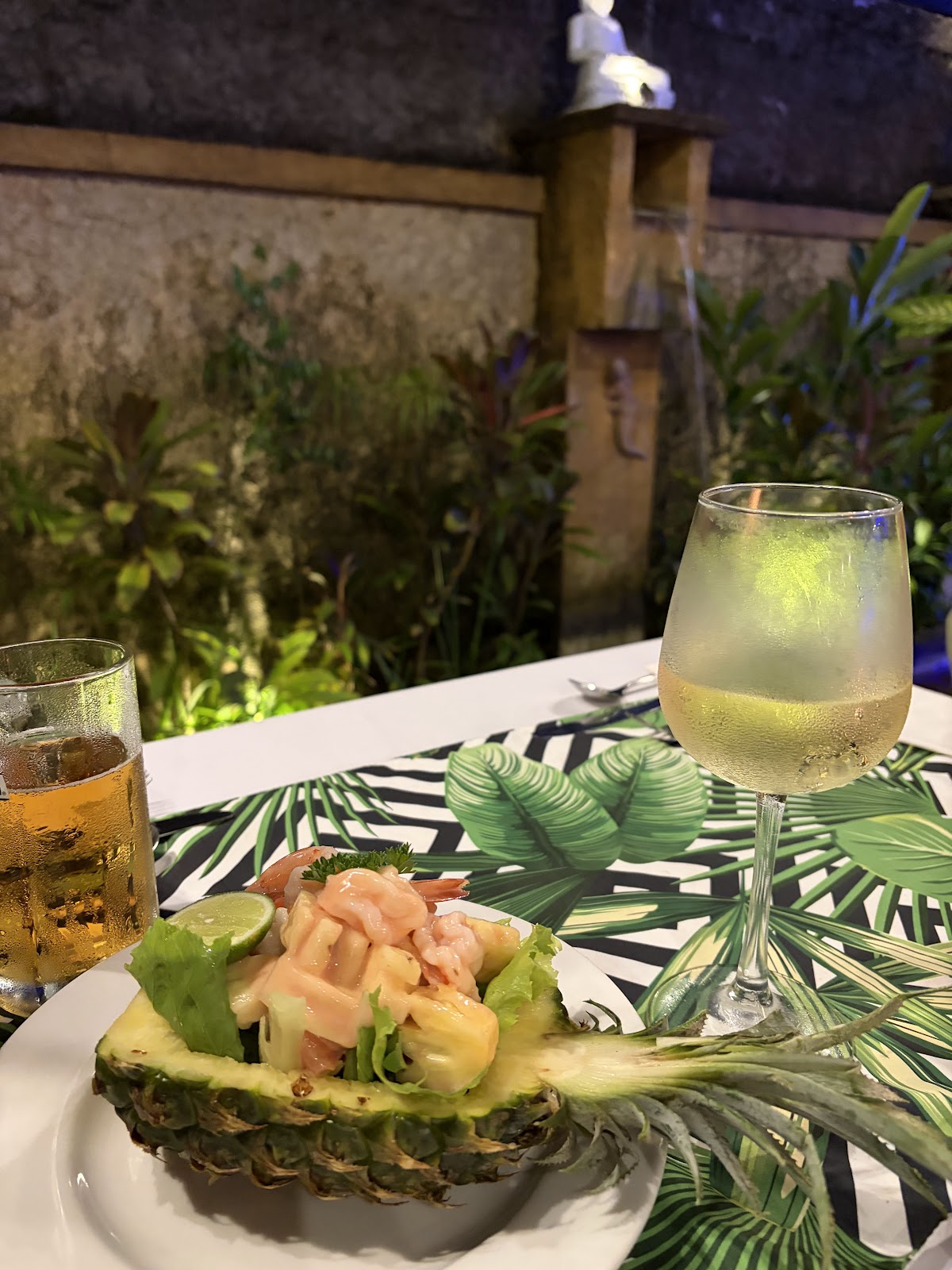 Laguna Garden Restaurant Pantai Mengiat