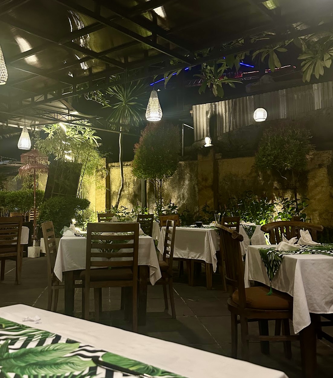 Laguna Garden Restaurant Pantai Mengiat