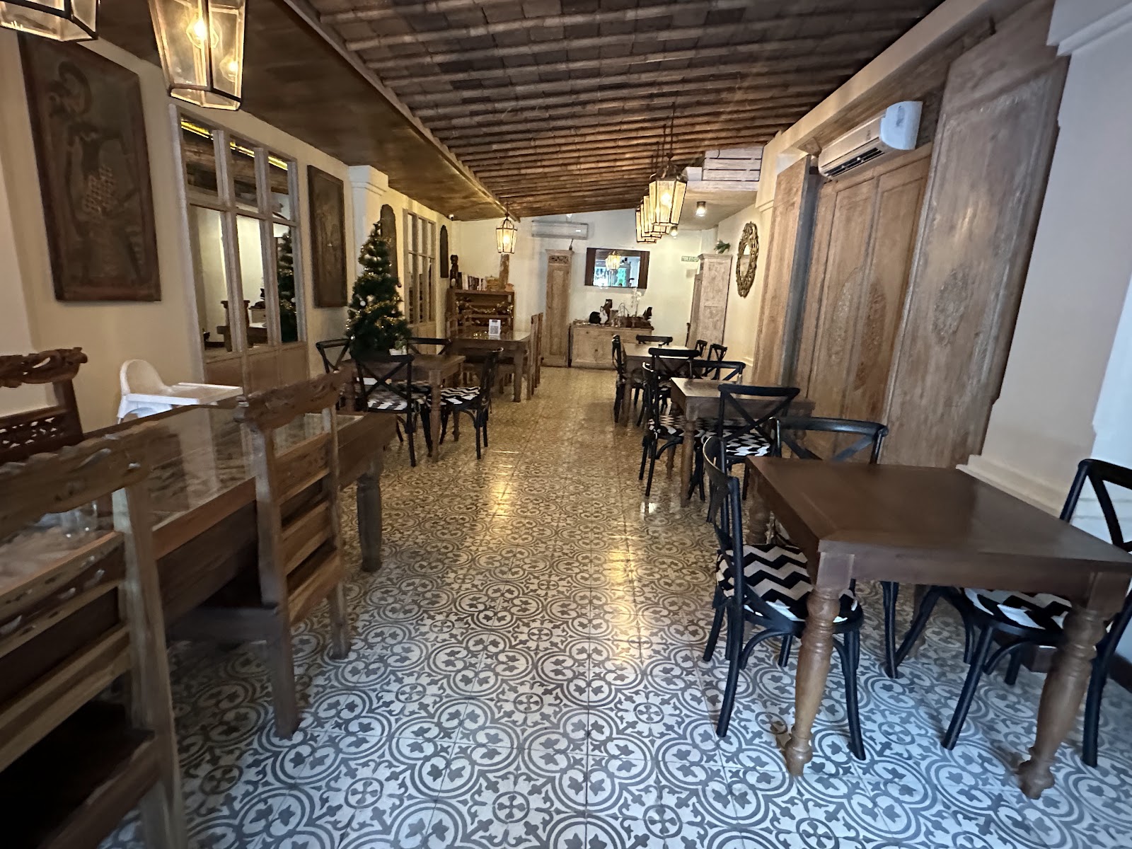 Philanthropy Restaurant & Bar