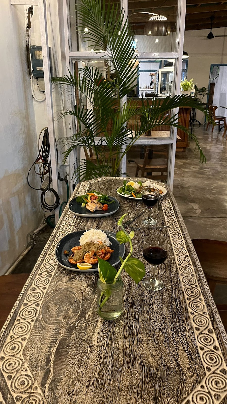 Warung House, Lounge & Bar