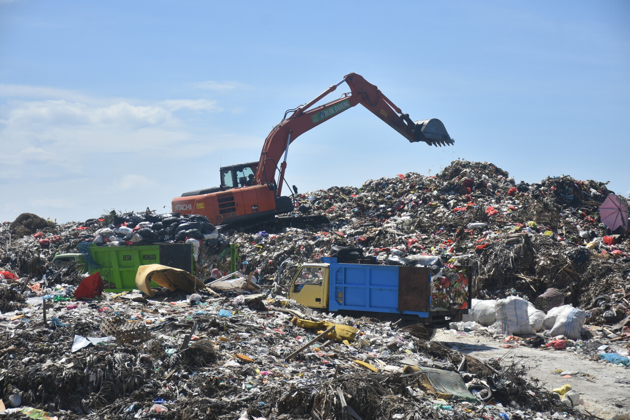 Сувунг ещё не закрывается: главная свалка Бали получит время до февраля 2026 года