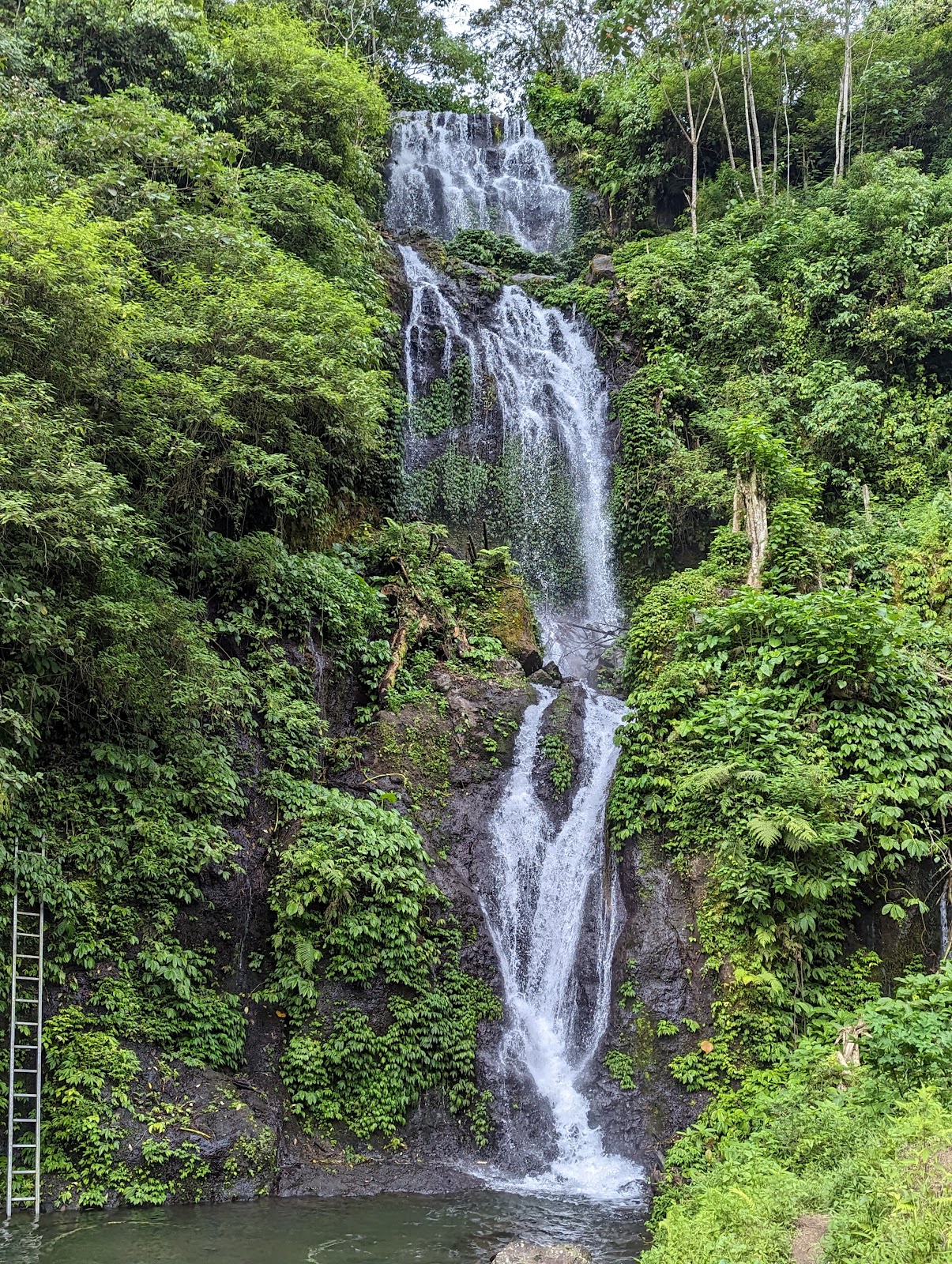 Водопады Banyumala Twin