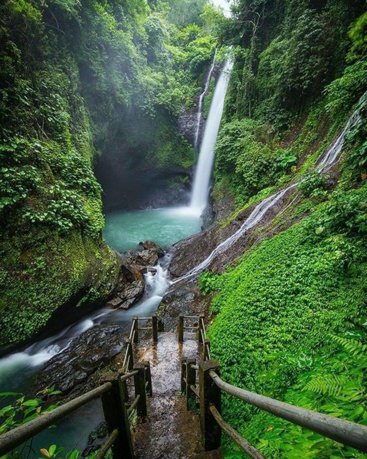 Водопад Aling-Aling