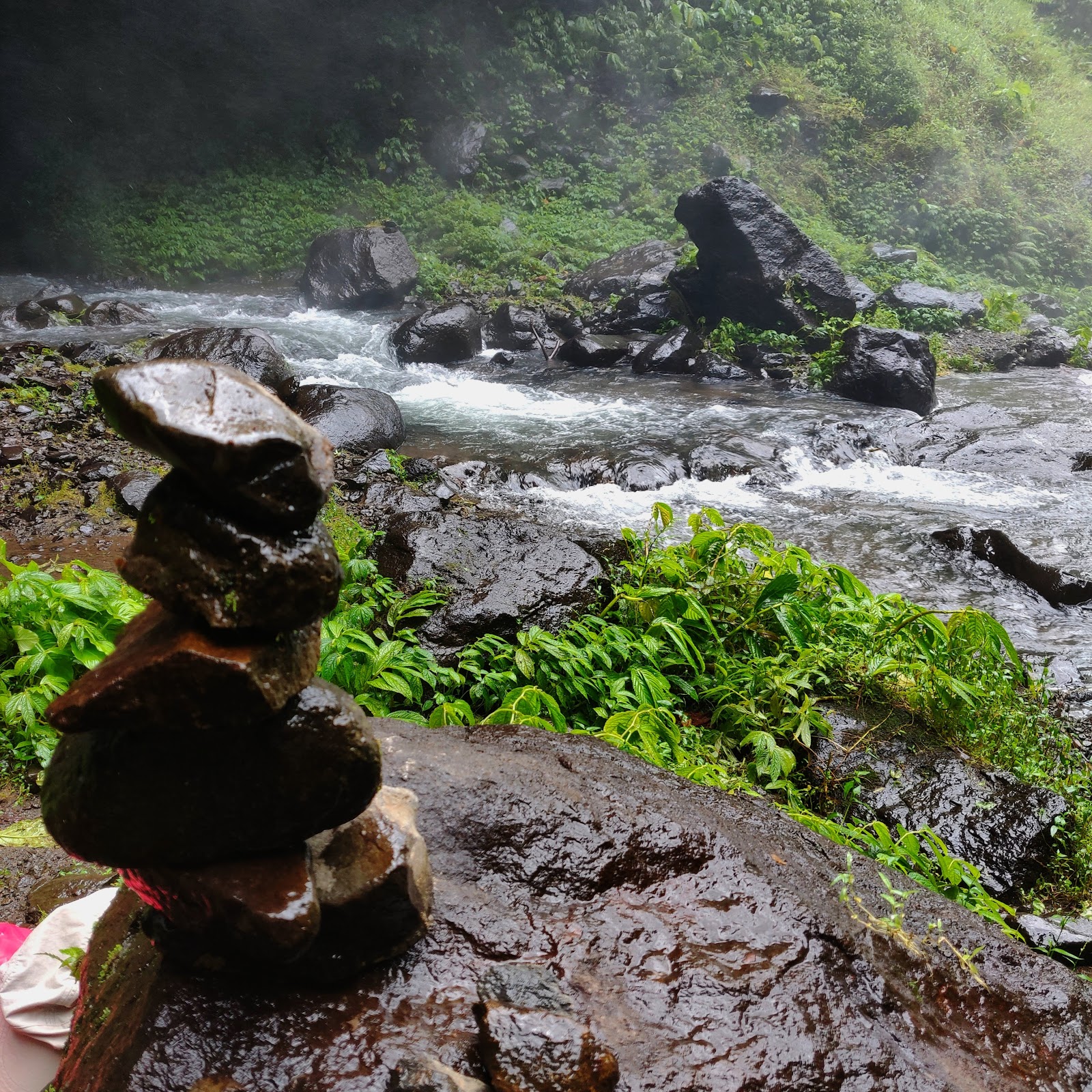 Водопад Grombong