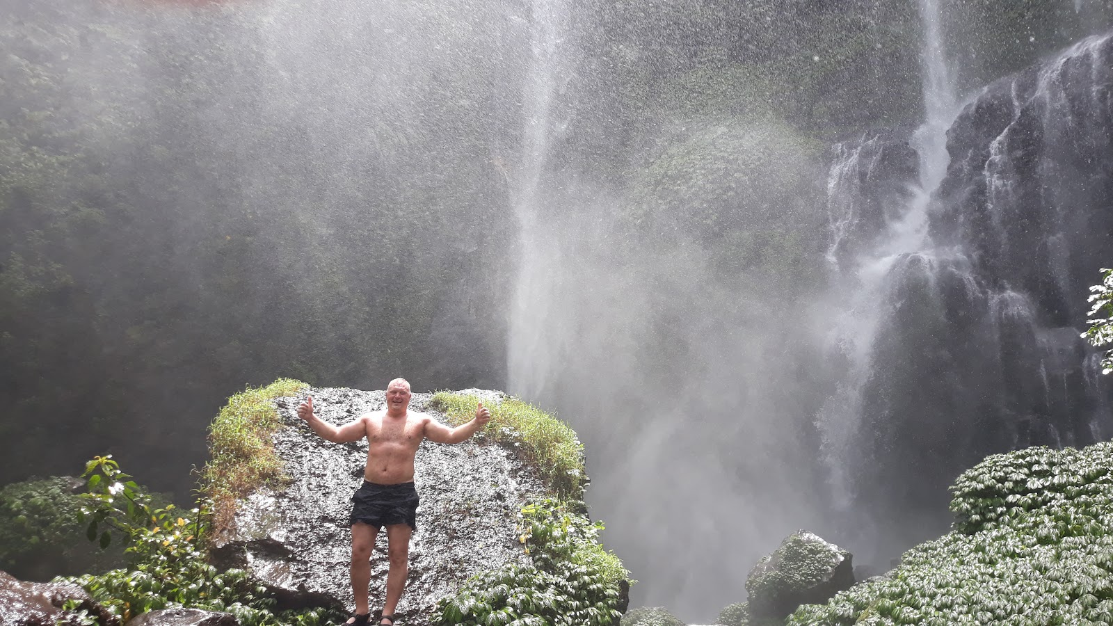 Водопад Grombong