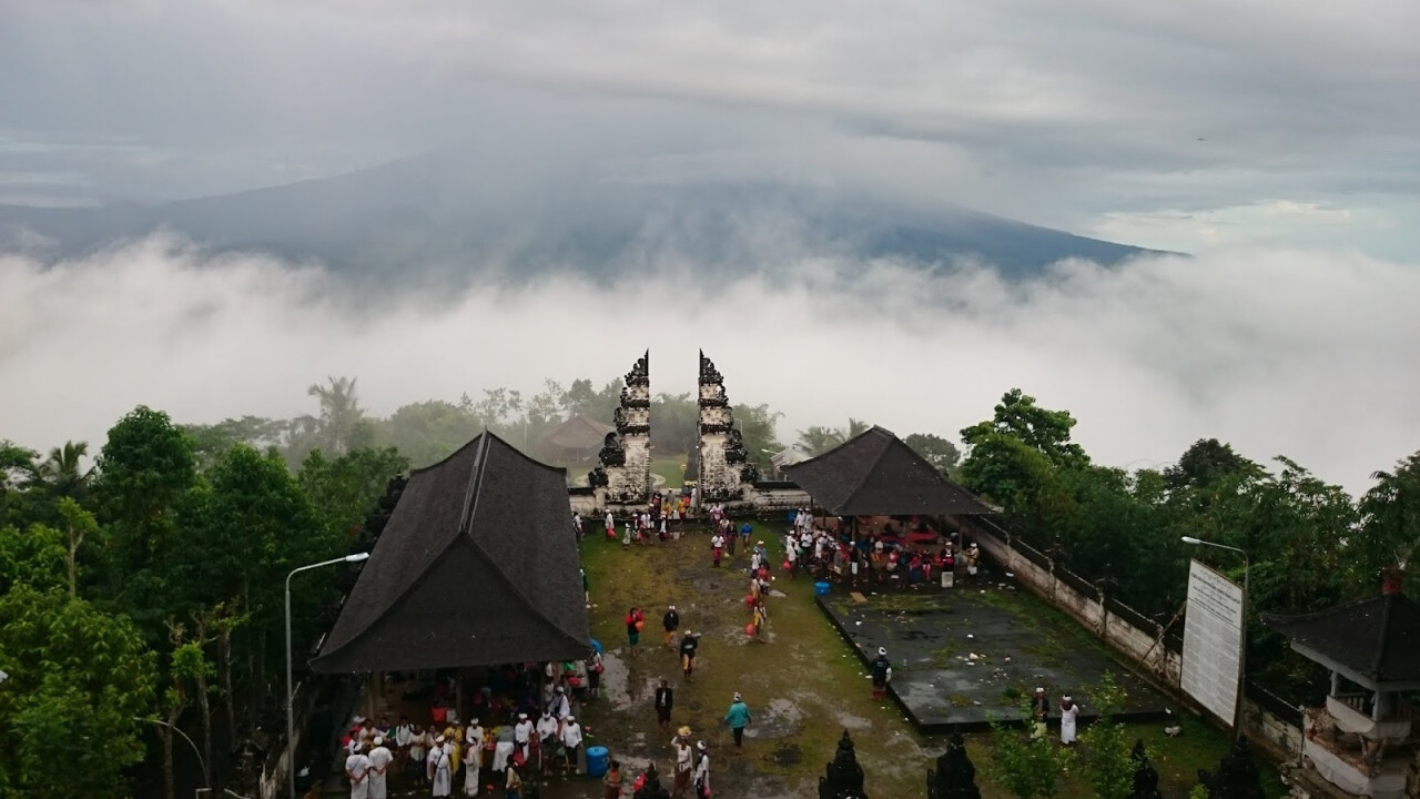 Храм Pura Pasar Agung Lempuyang