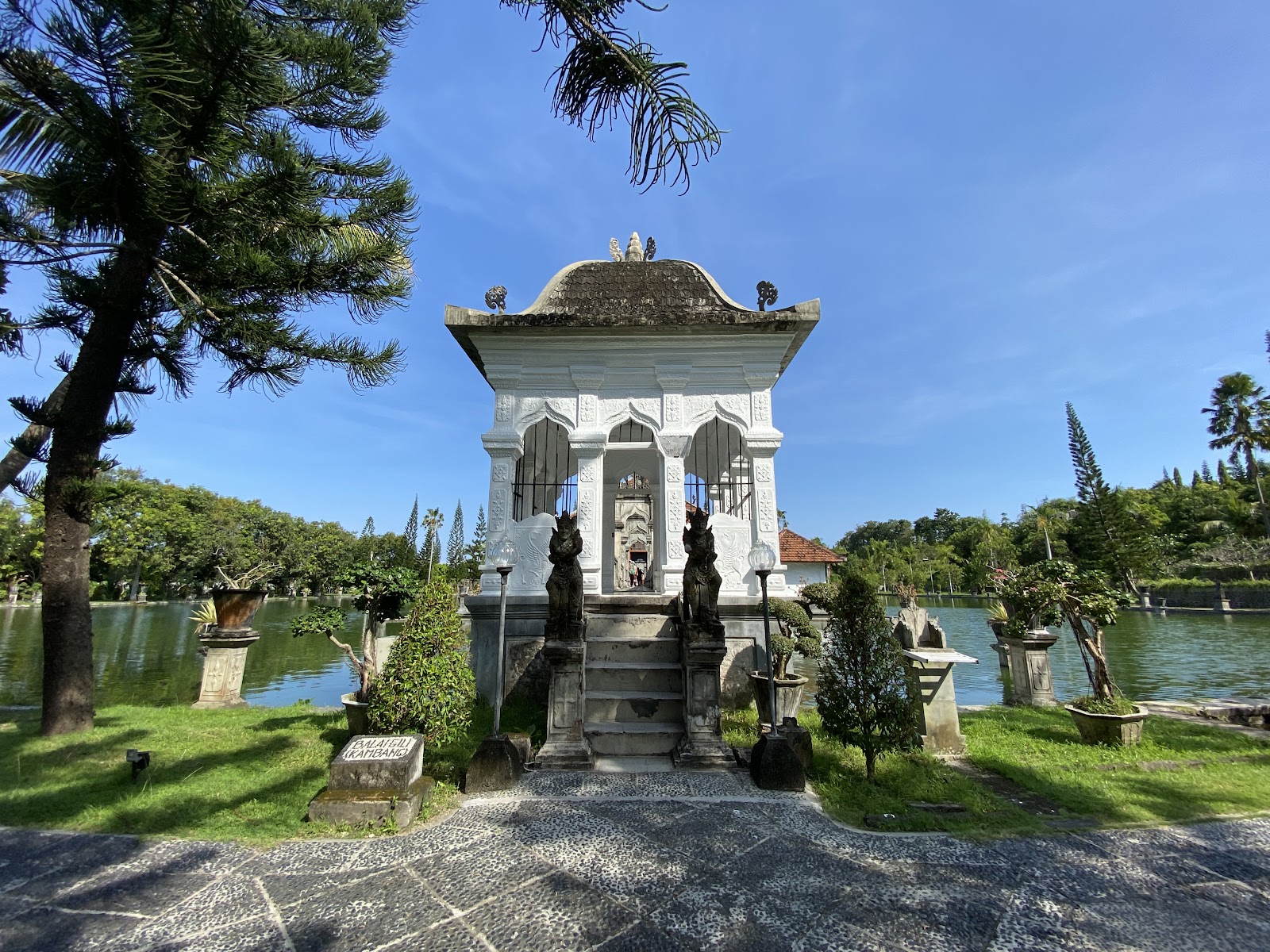 Дворец Taman Ujung