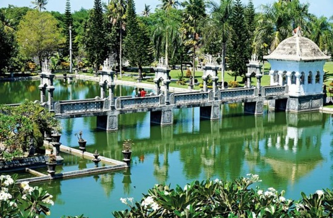 Дворец Taman Ujung