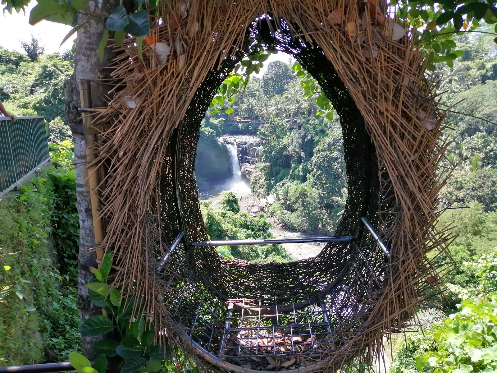 Водопад Tegenungan
