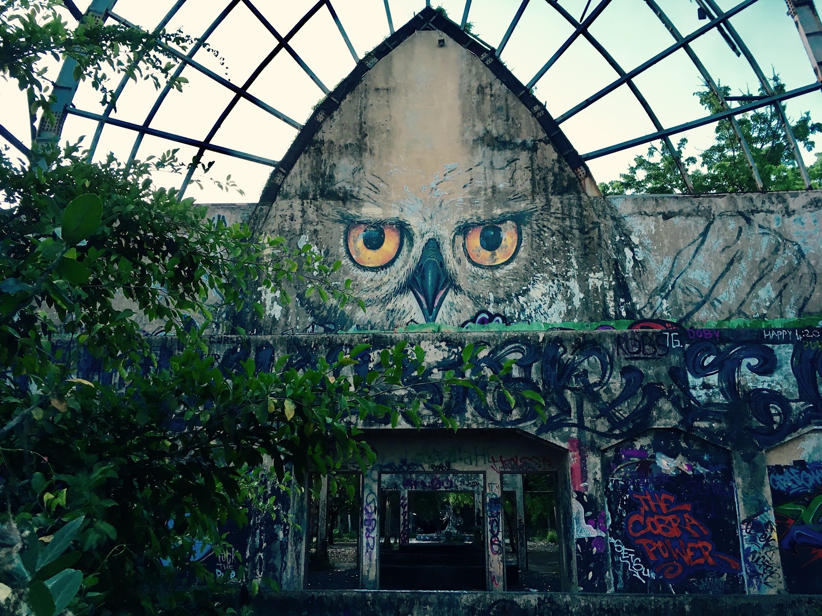 Заброшенный парк Таман Фестиваль (Taman Festival) в Сануре