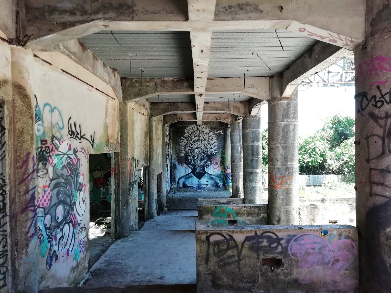 Заброшенный парк Таман Фестиваль (Taman Festival) в Сануре