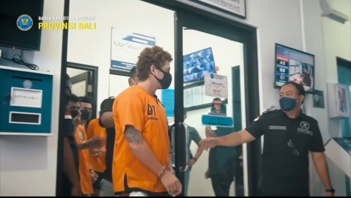 «$100 000 или пожизненно»: как экспата на Бали подставили из-за чужой посылки