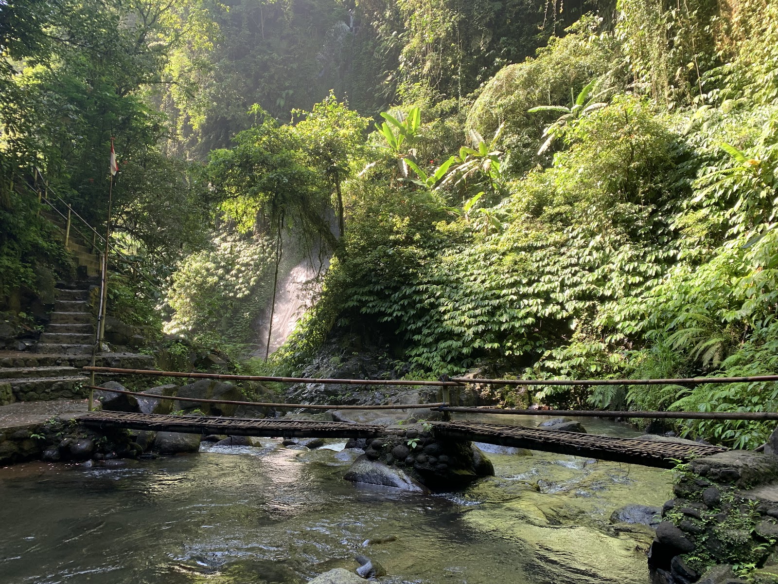 Водопад Nungnung