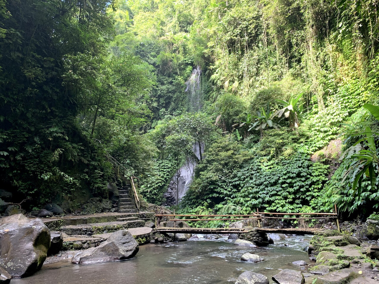 Водопад Nungnung