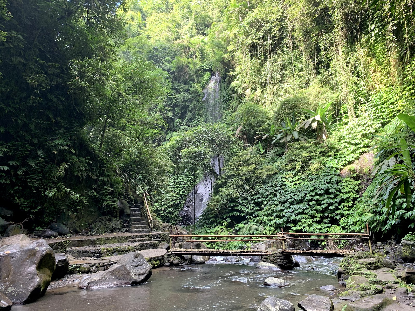 Водопад Nungnung