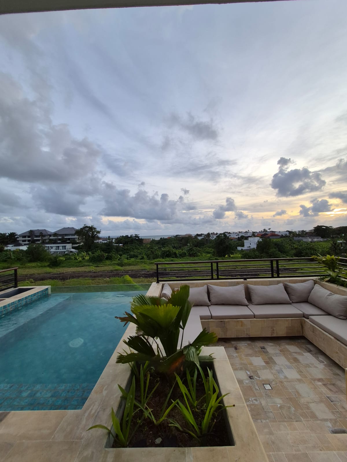 Вилла новая вилла/ вид на океан/джакузи и rooftop Чангу 488м² 4 и более спален