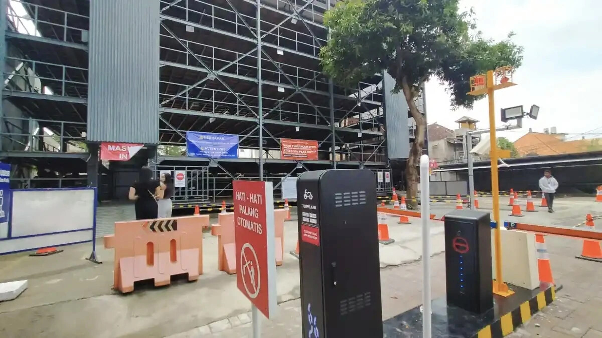 В Сануре запустили шестиэтажную парковку для мотоциклов