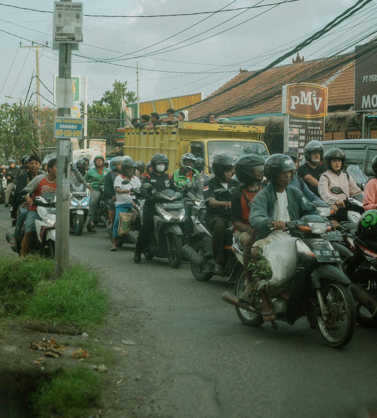 На юге Бали построят четыре новые дороги