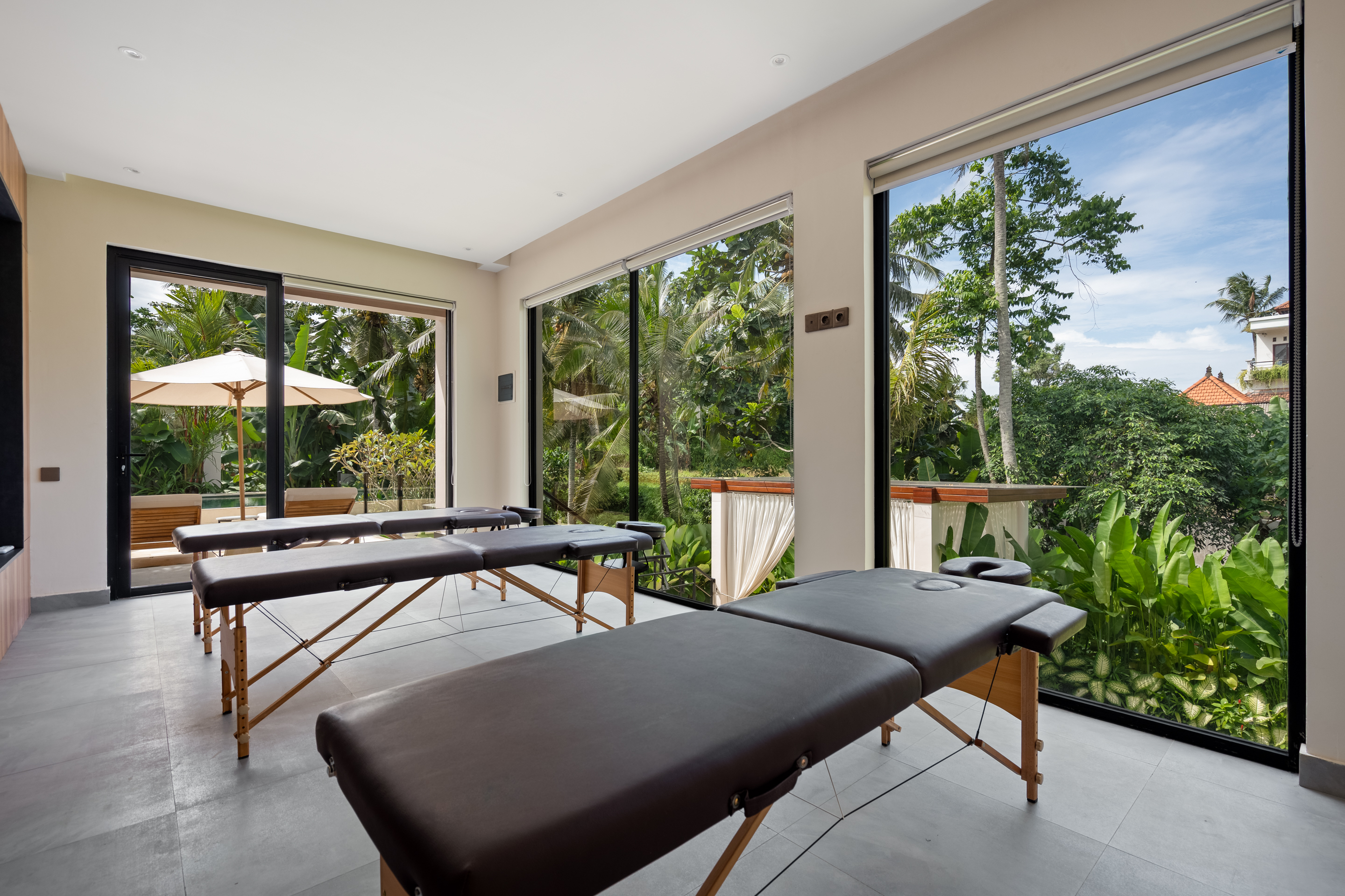 Вилла 5-спальная вилла с бассейном 65 м² и караоке-залом Убуд 347м² 4 и более спален