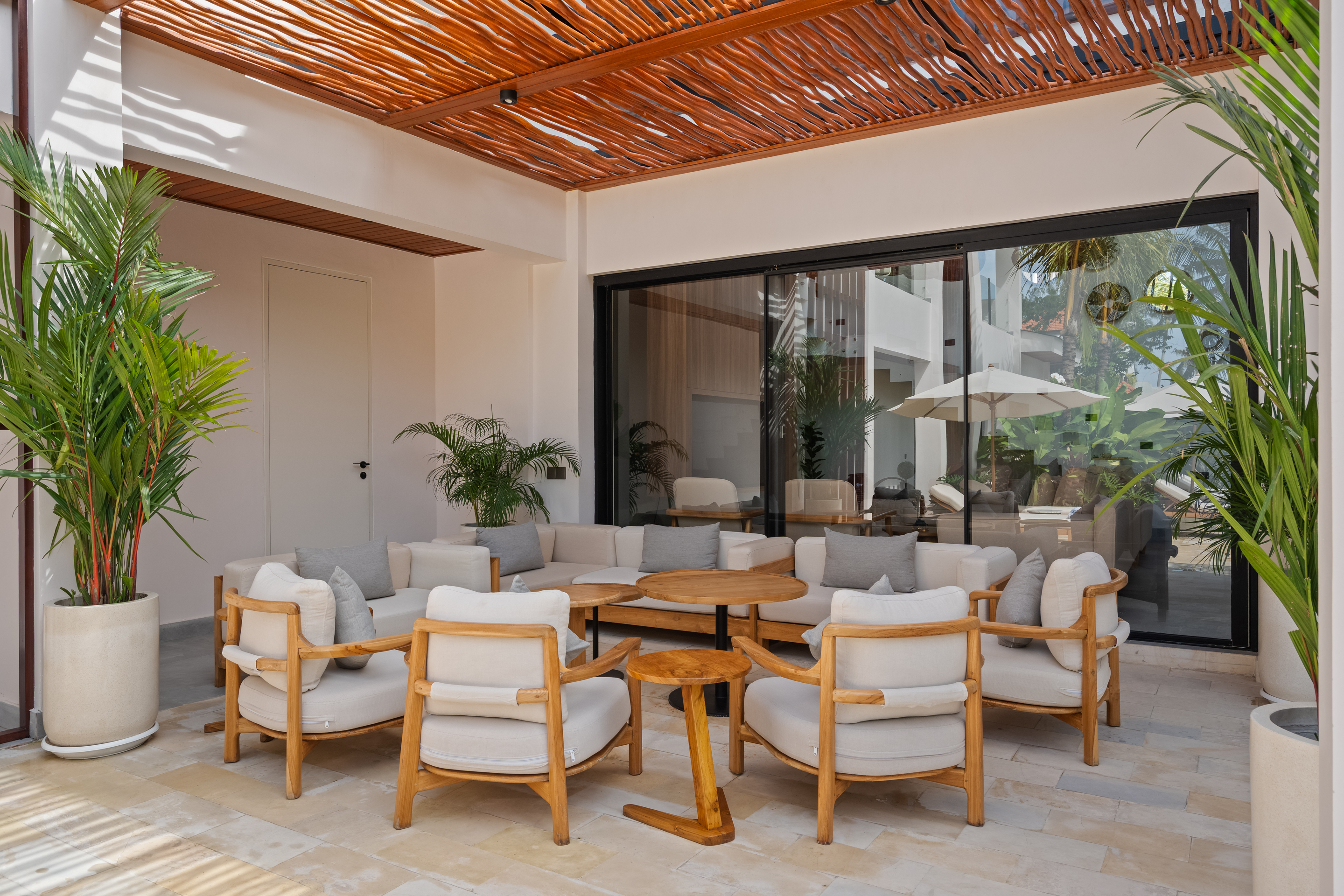 Вилла 5-спальная вилла с бассейном 65 м² и караоке-залом Убуд 347м² 4 и более спален