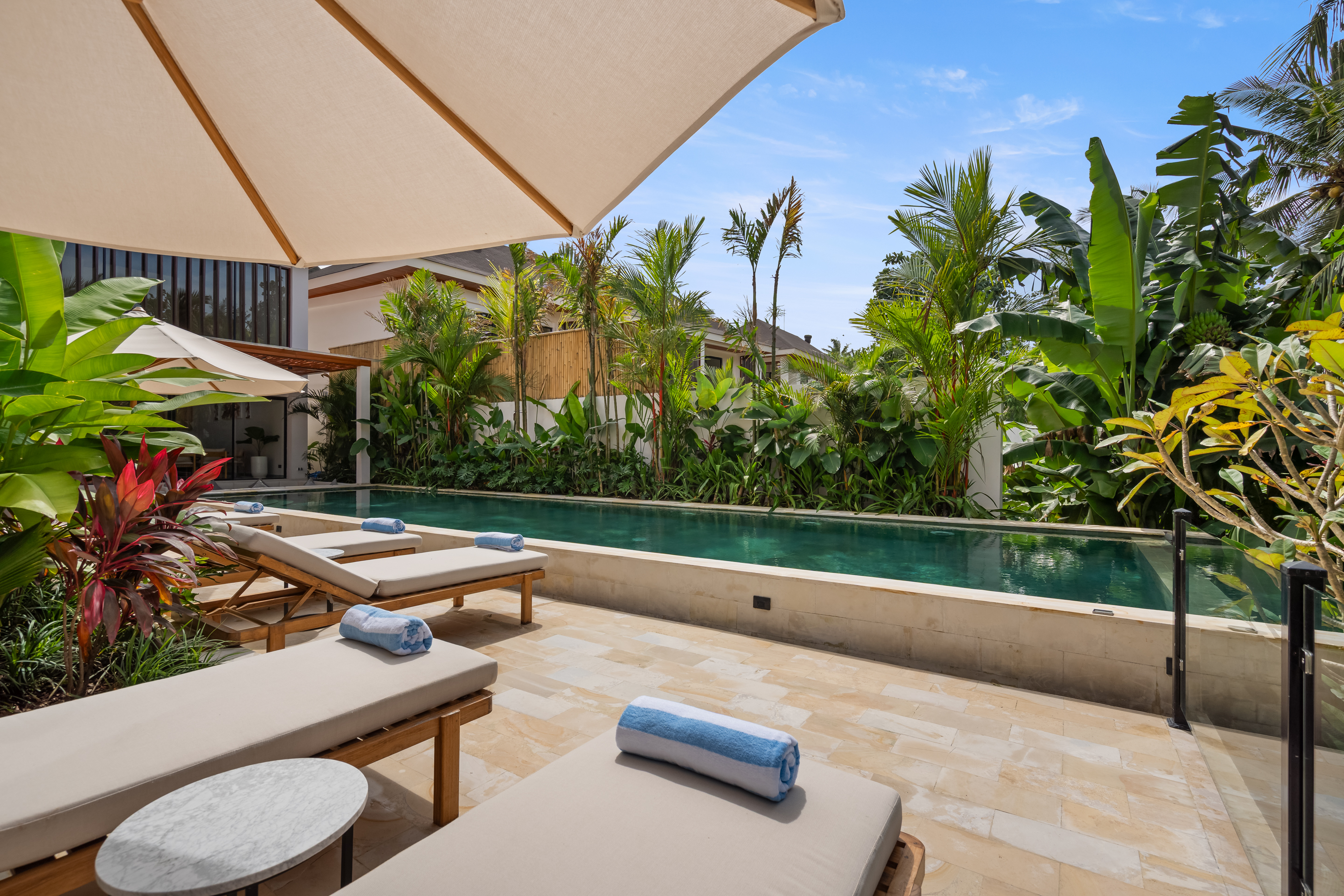 Вилла 5-спальная вилла с бассейном 65 м² и караоке-залом Убуд 347м² 4 и более спален