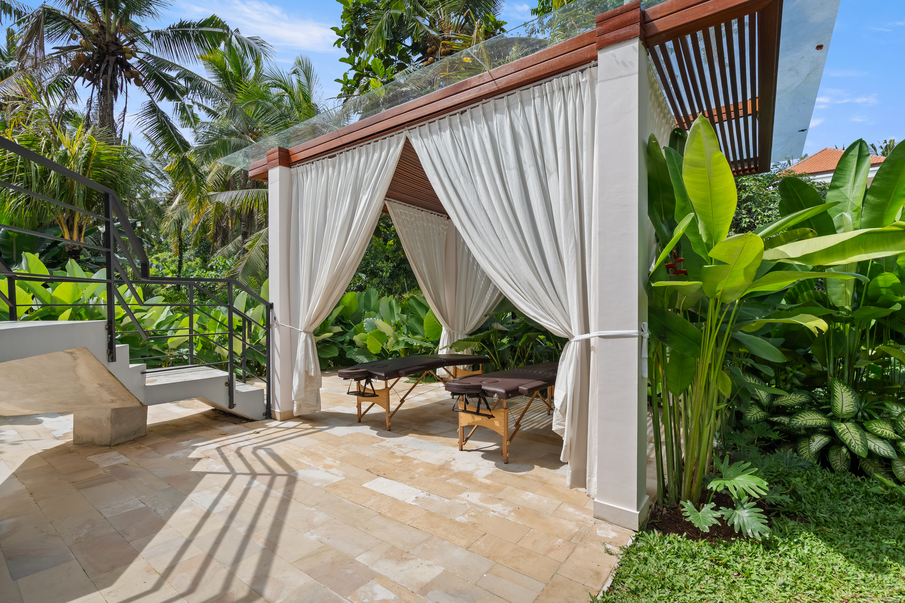 Вилла 5-спальная вилла с бассейном 65 м² и караоке-залом Убуд 347м² 4 и более спален