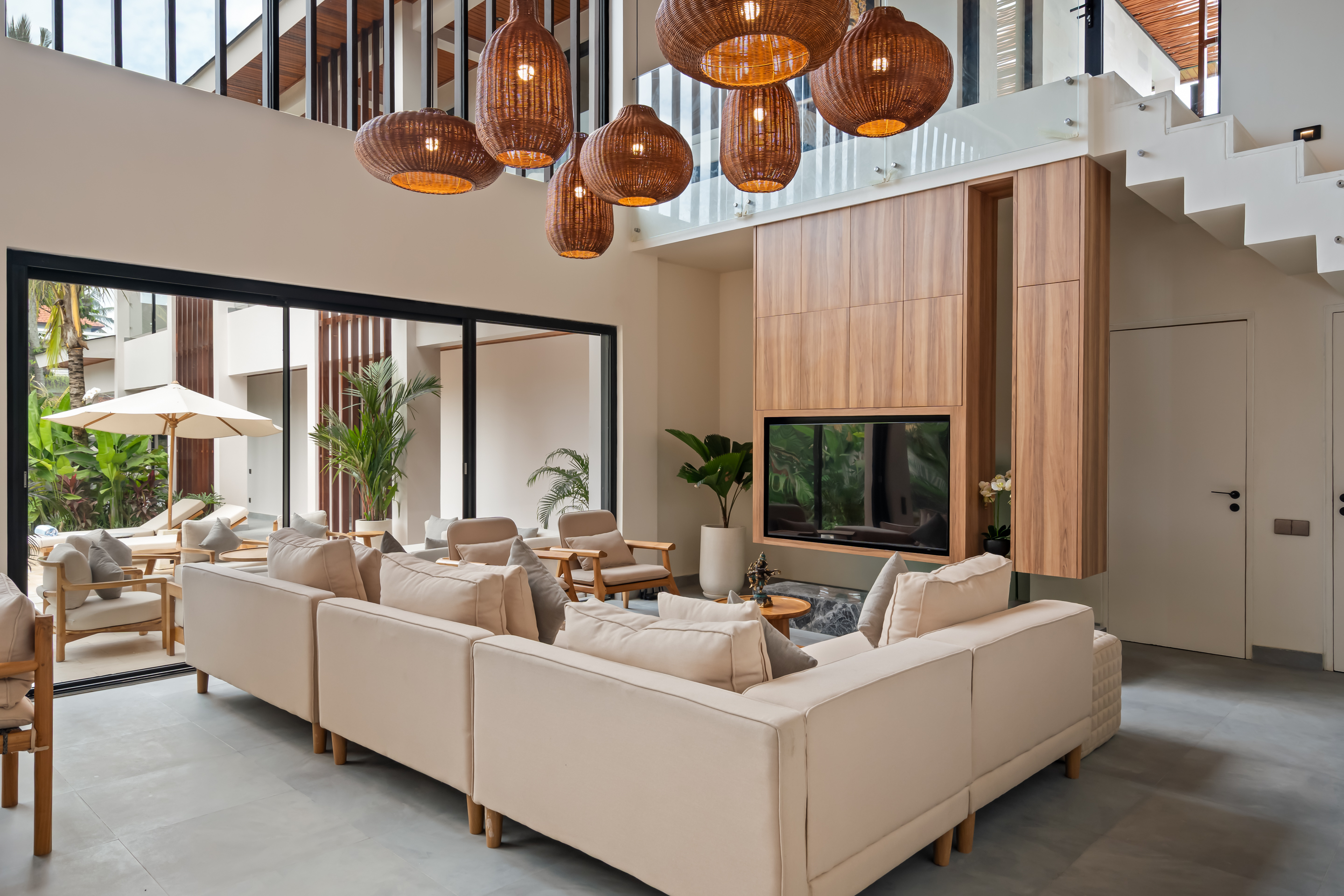 Вилла 5-спальная вилла с бассейном 65 м² и караоке-залом Убуд 347м² 4 и более спален