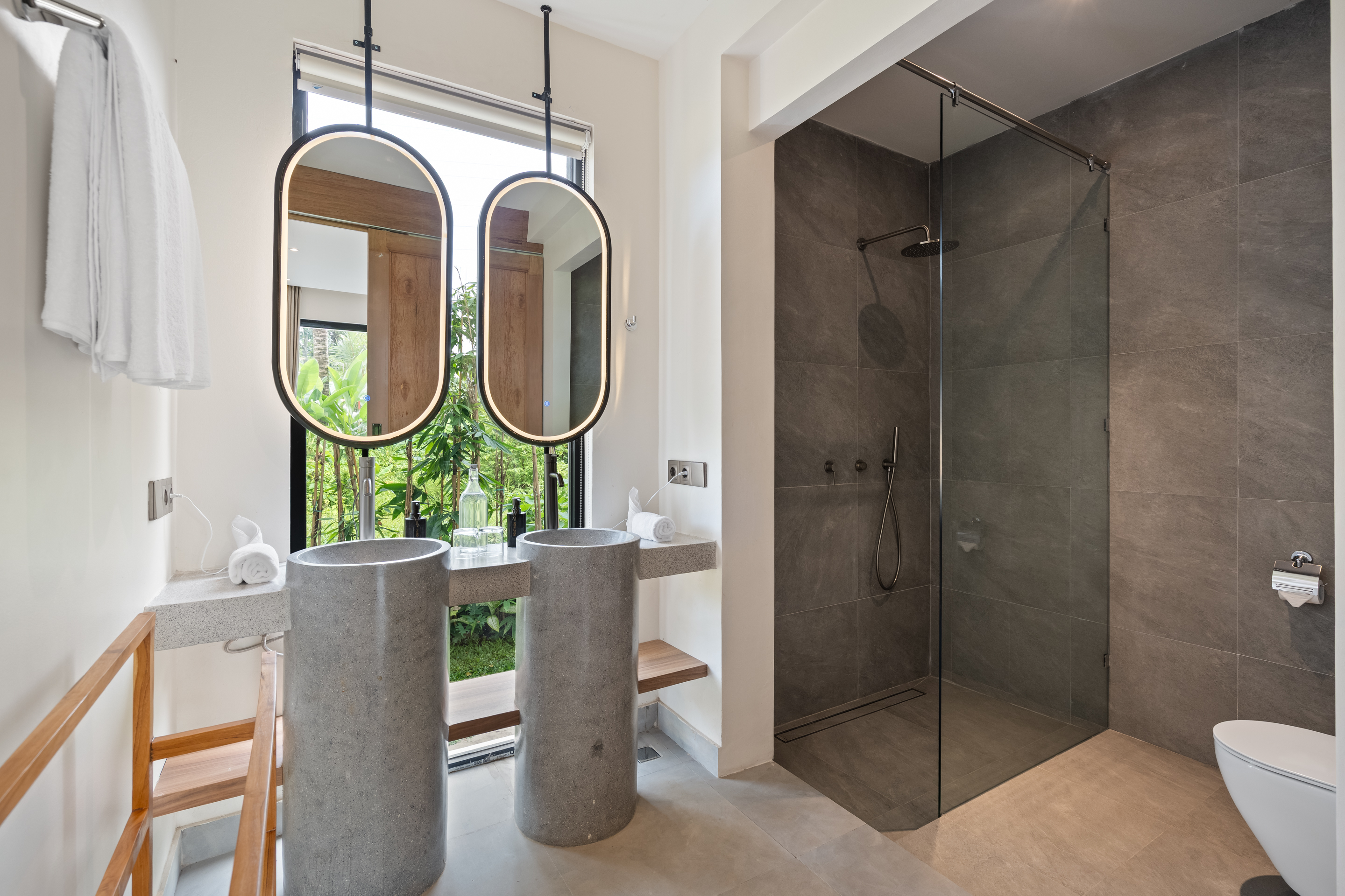 Вилла 5-спальная вилла с бассейном 65 м² и караоке-залом Убуд 347м² 4 и более спален